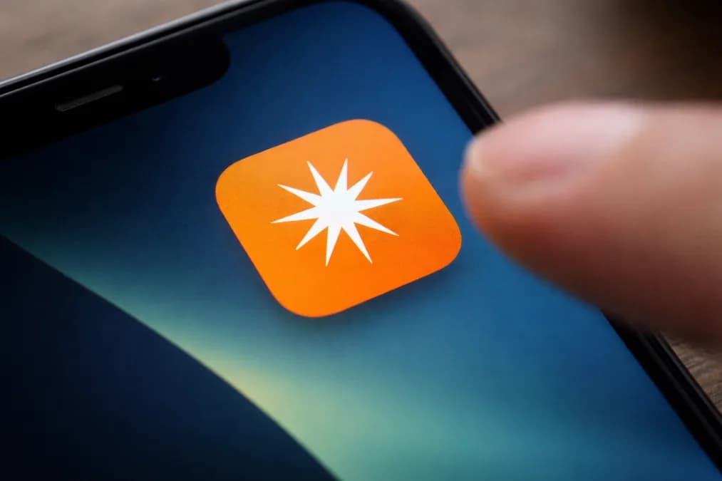 Claude app icon: Anthropic Wajibkan Verifikasi Identitas untuk Claude