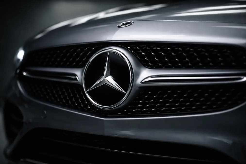 Mercedes-Benz emblem: Mercedes Pakai Chip Nvidia untuk Mobil Otonom di Korea Selatan
