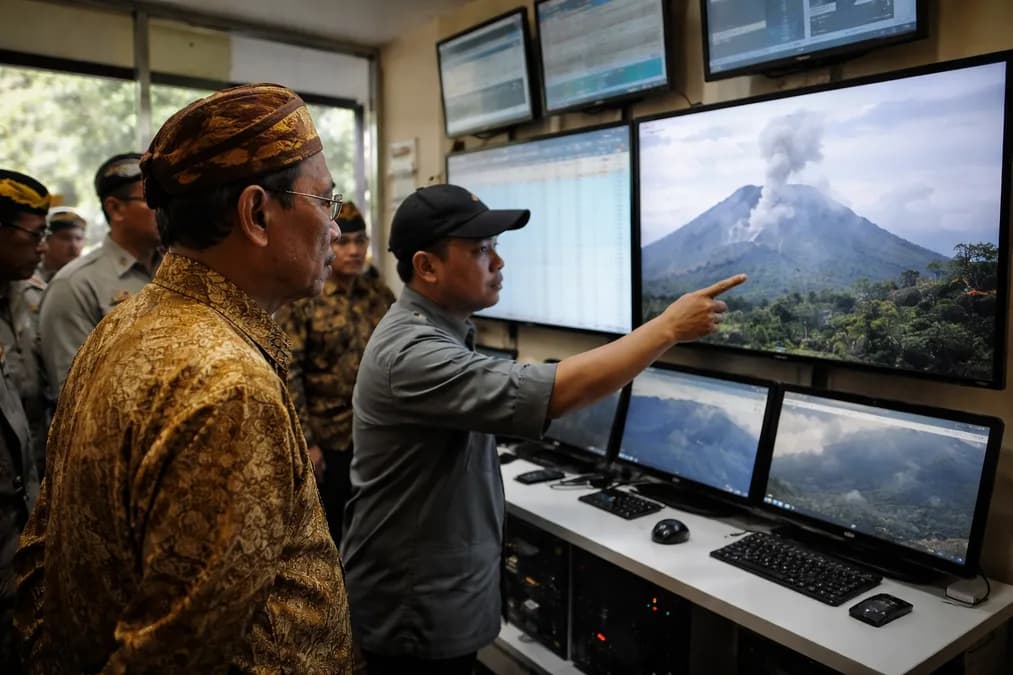 Sultan dan Sistem Peringatan Otomatis: Sultan dan Sistem Peringatan Otomatis Gunung Merapi