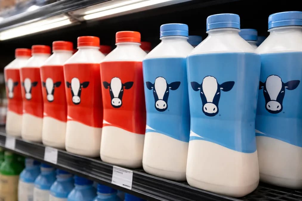 Fairlife milk bottles: Fairlife Lumpuh: Serangan Ransomware Hentikan Operasi Susu Coca-Cola di AS