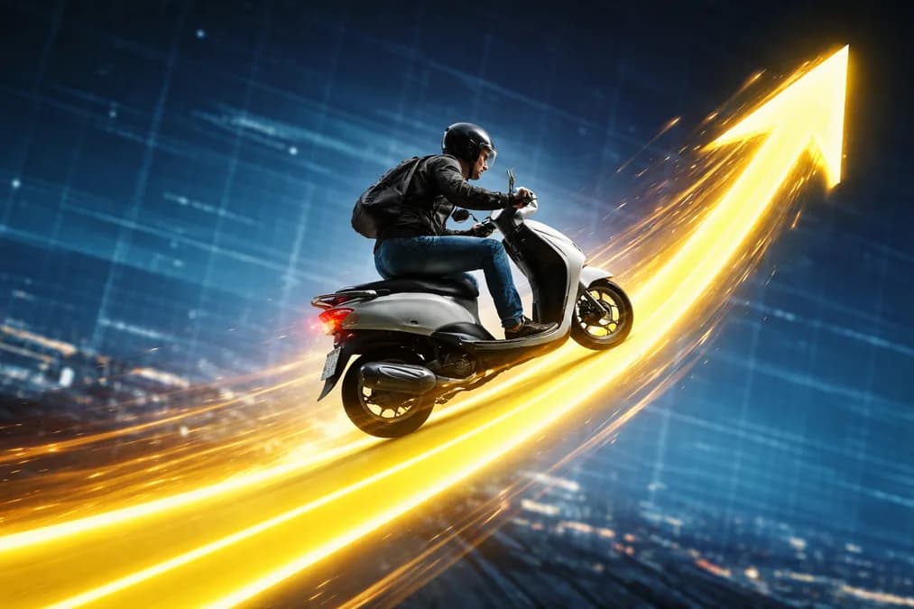 Rider on scooter climbing graph: Mengapa Quick Commerce Kembali Naik, Tapi Tak Lagi Pakai Dark Store?